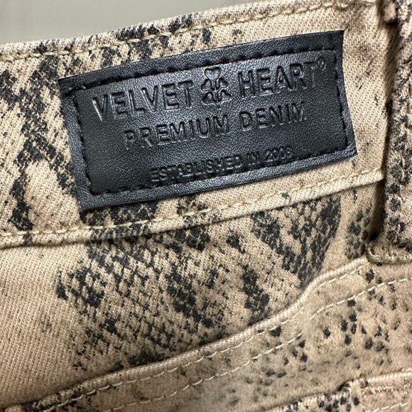 Velvet Heart Mid Rise Skinny Ankle Jean - Picture 3 of 4